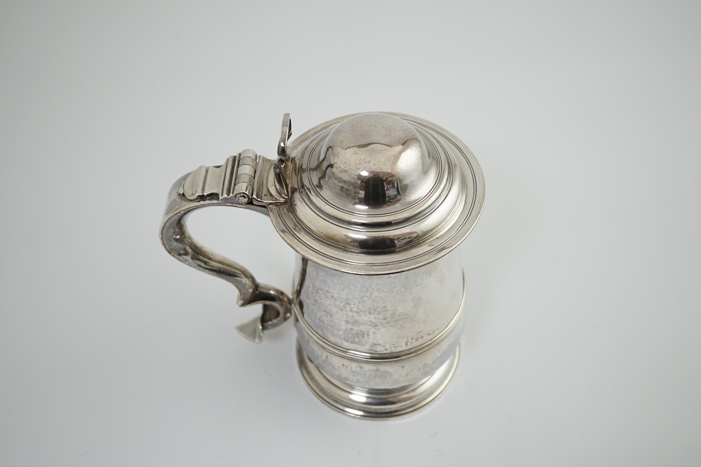 A George III silver tankard, by Thomas Wallis I